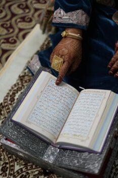 Following Islamic Teachings While Searching for a Spouse Online – A Guide for Users of IslamicZawaj.com
